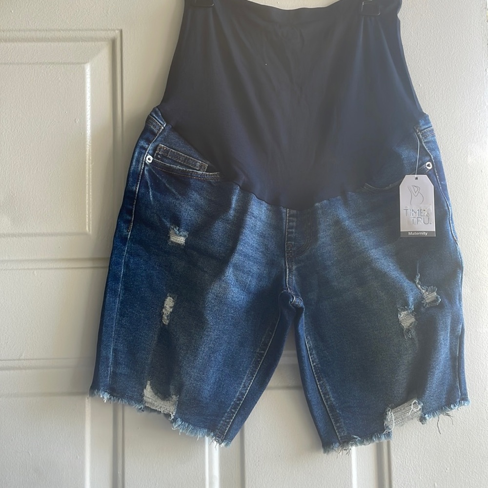 NWT Time and Tru Maternity distressed Jeans Shorts in size S